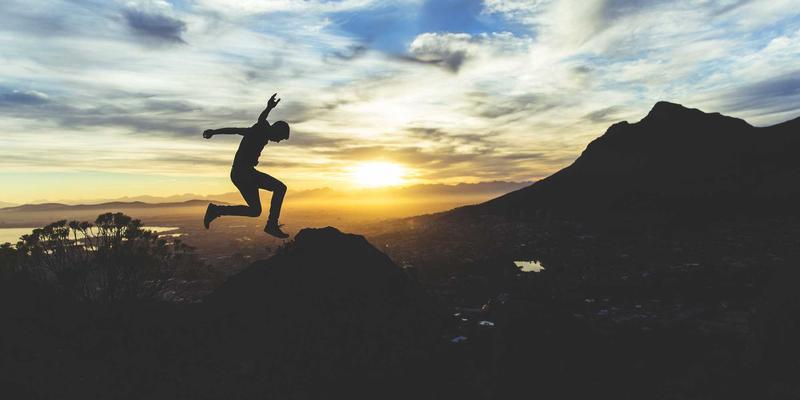 从精密注塑到挤出成型：揭秘医疗器械塑料制品的安全生命线